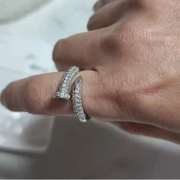 Silver Cubic Zircon Nail Screw Ring - Picture 10 of 11